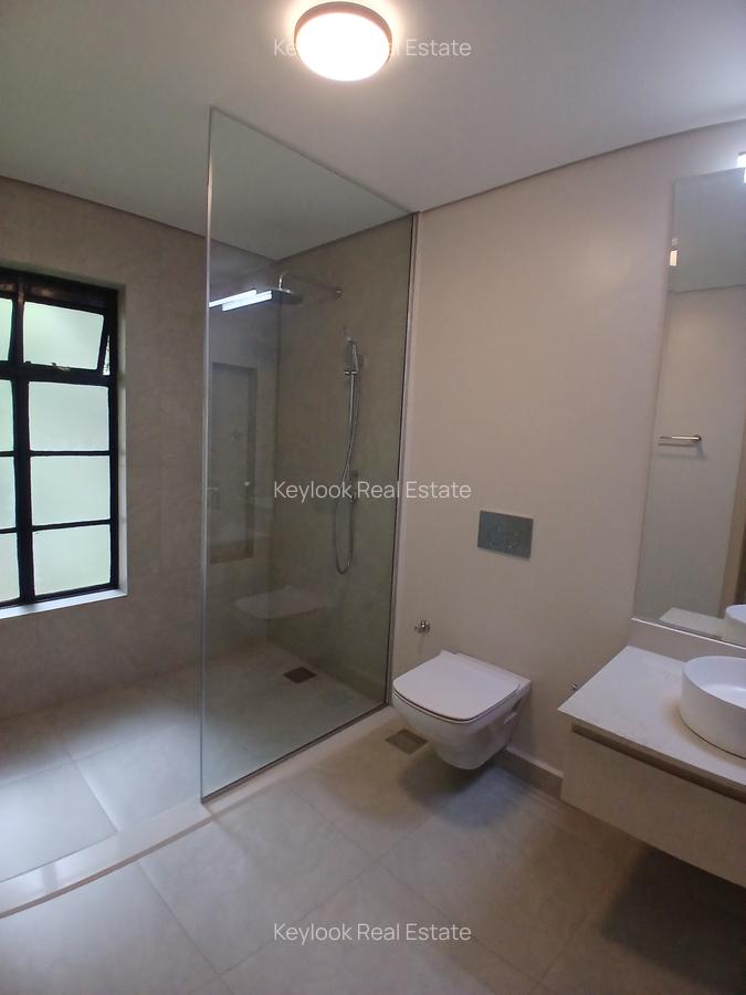 6 Bed Townhouse with En Suite at Lavington - 11