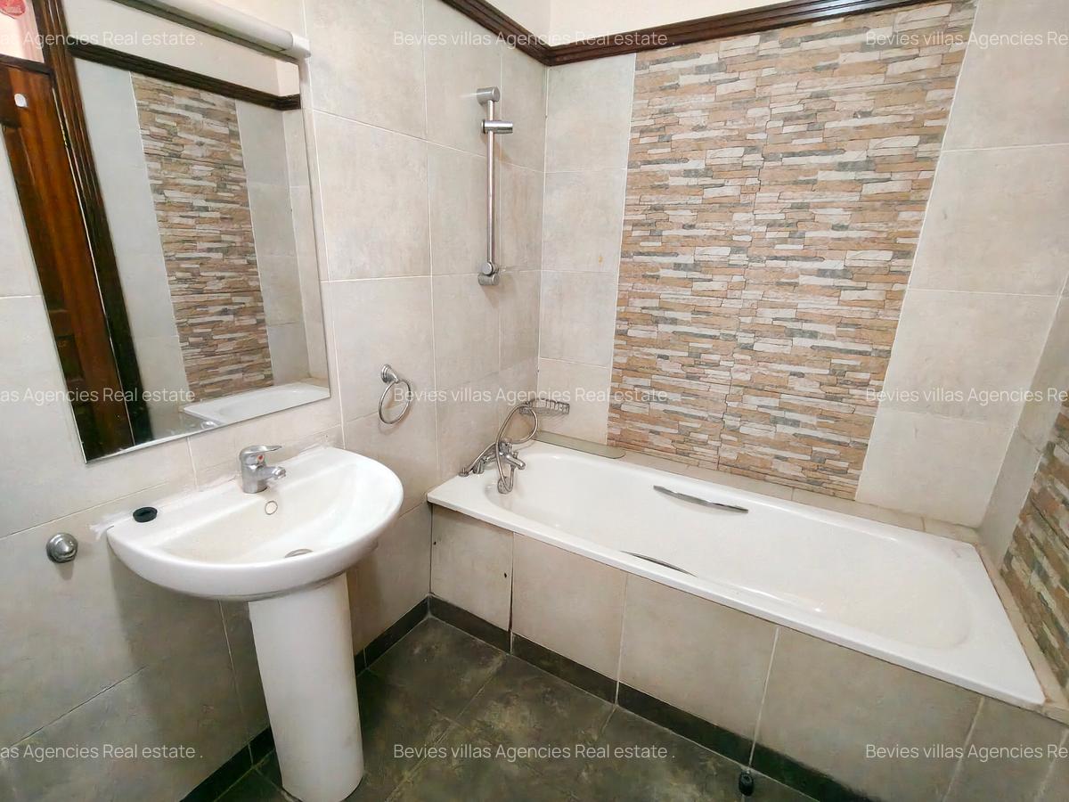 3 Bed Apartment with En Suite at Parklands - 17