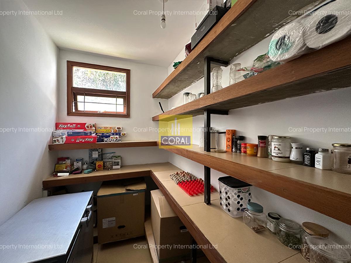 4 Bed Apartment in Riverside - 8