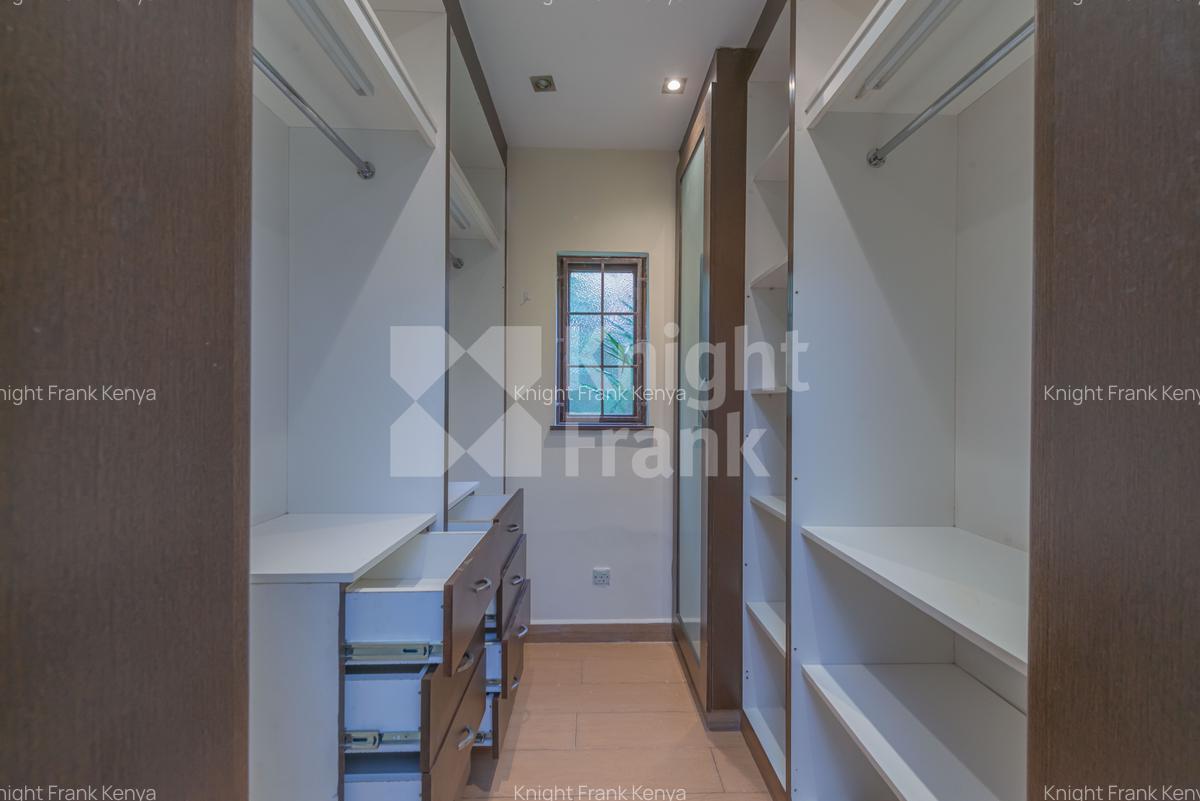 4 Bed Apartment with En Suite at Riverside Drive - 7