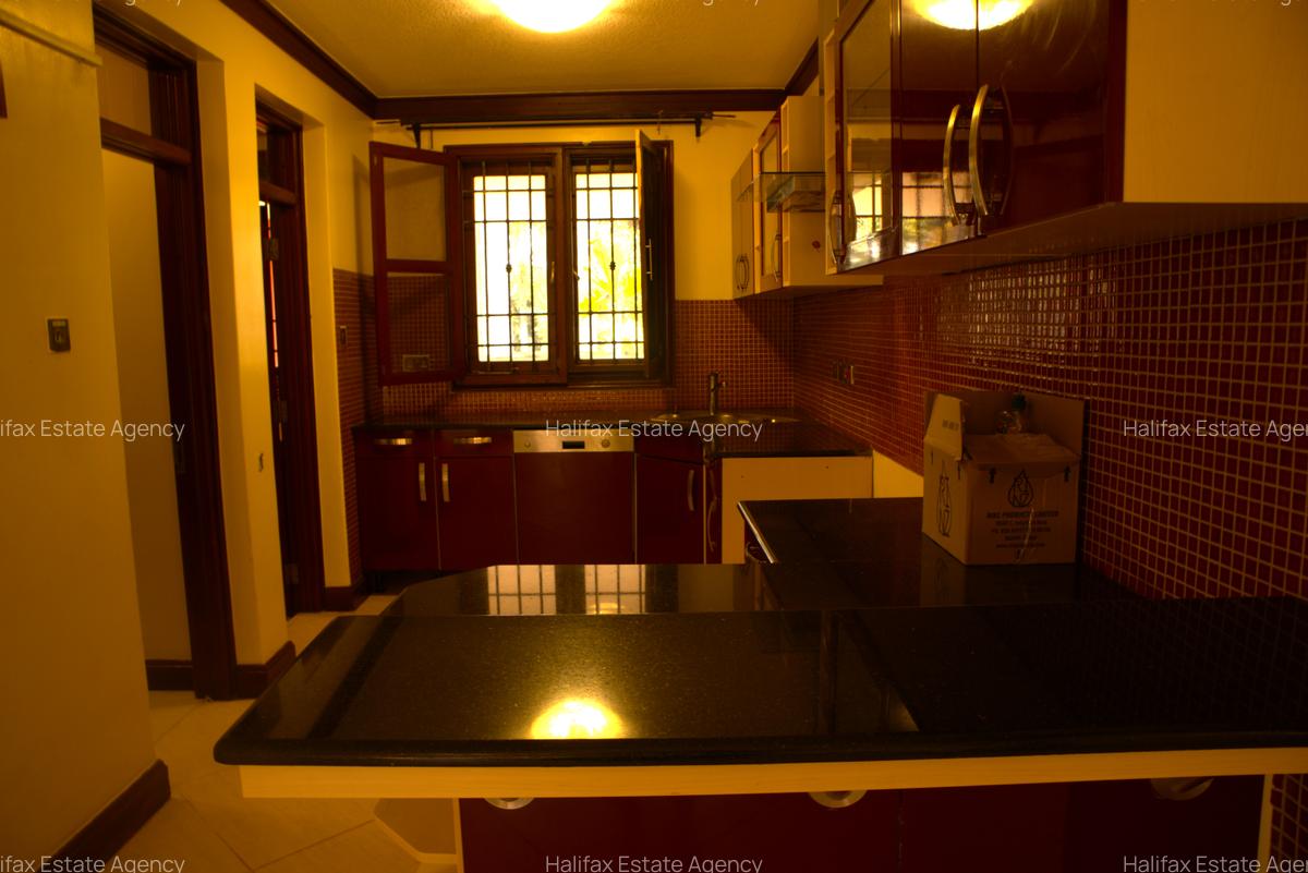 3 Bed Townhouse with En Suite in Hill View - 5