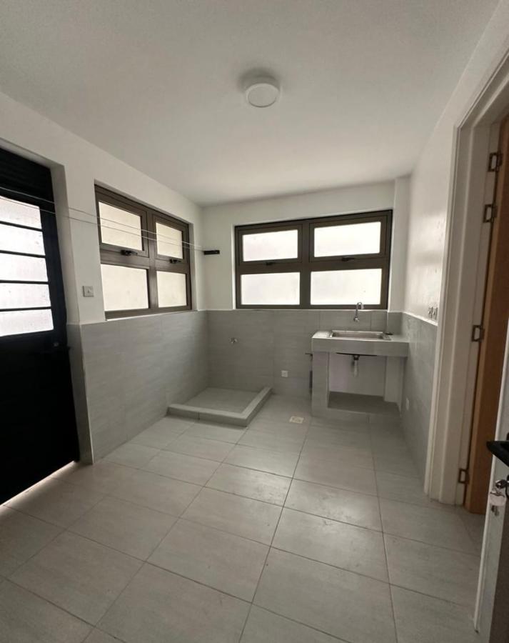 2 Bed Apartment with En Suite at Lavington - 6