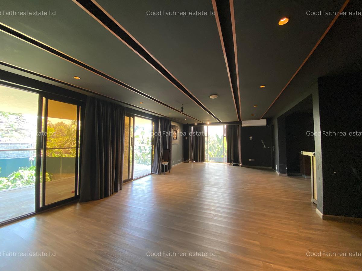 5 Bed House with En Suite in Runda - 5