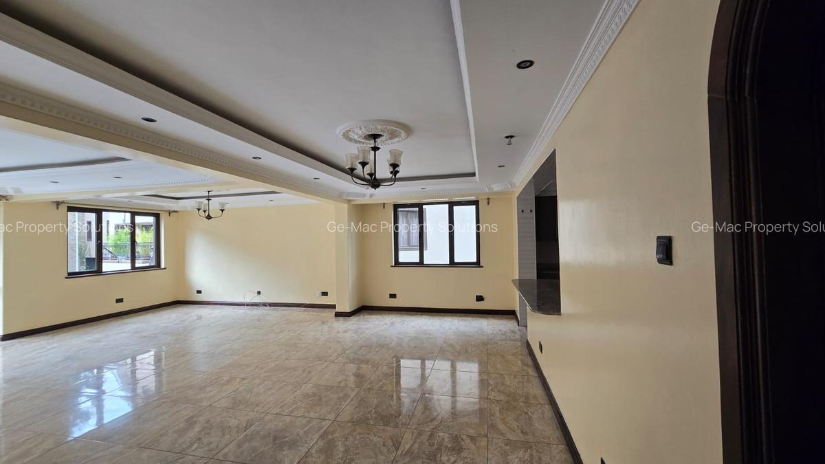 5 Bed House with En Suite in Lavington - 16