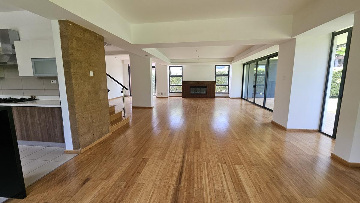 4 Bed House with En Suite in Garden Estate - 5