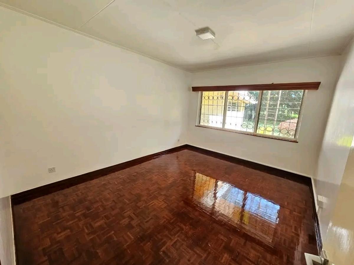 4 Bed House with En Suite in Runda - 11