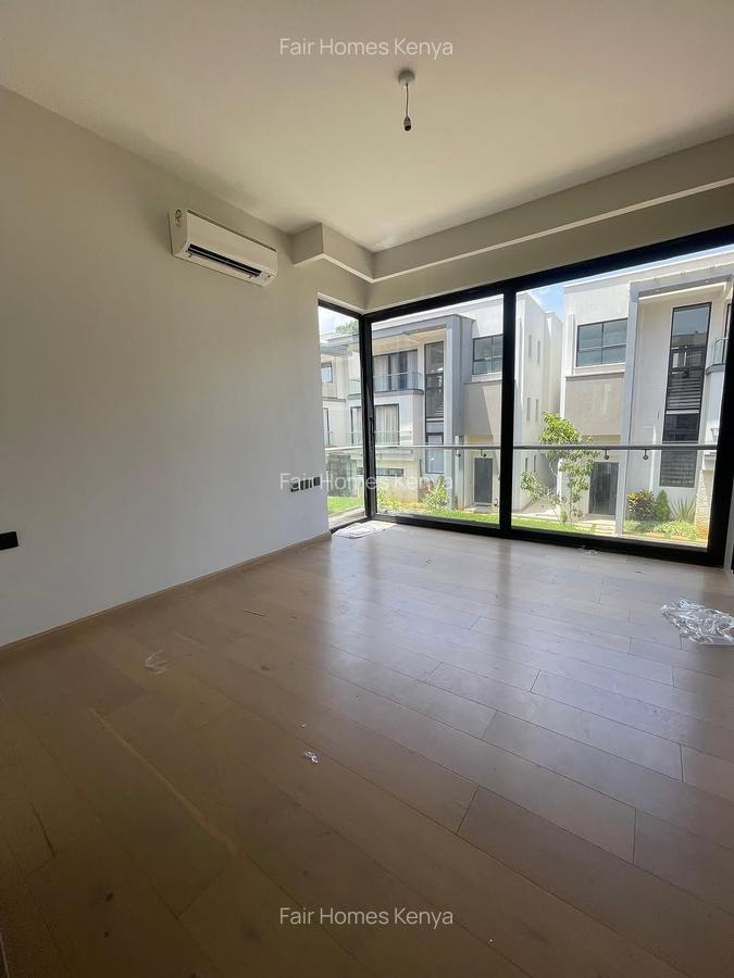 4 Bed Townhouse with En Suite at Lavington Green - 7