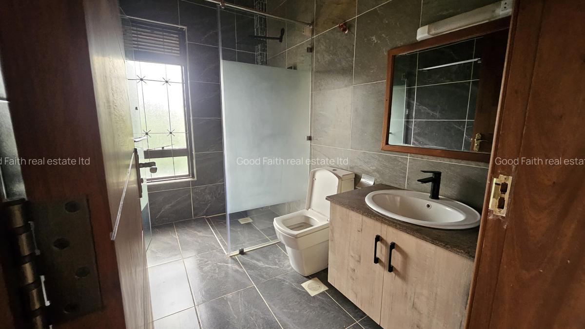 5 Bed Villa with En Suite in Runda - 14