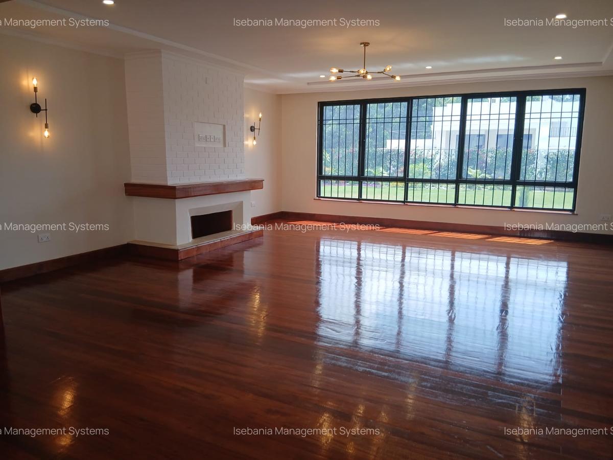 6 Bed House with En Suite at - 11