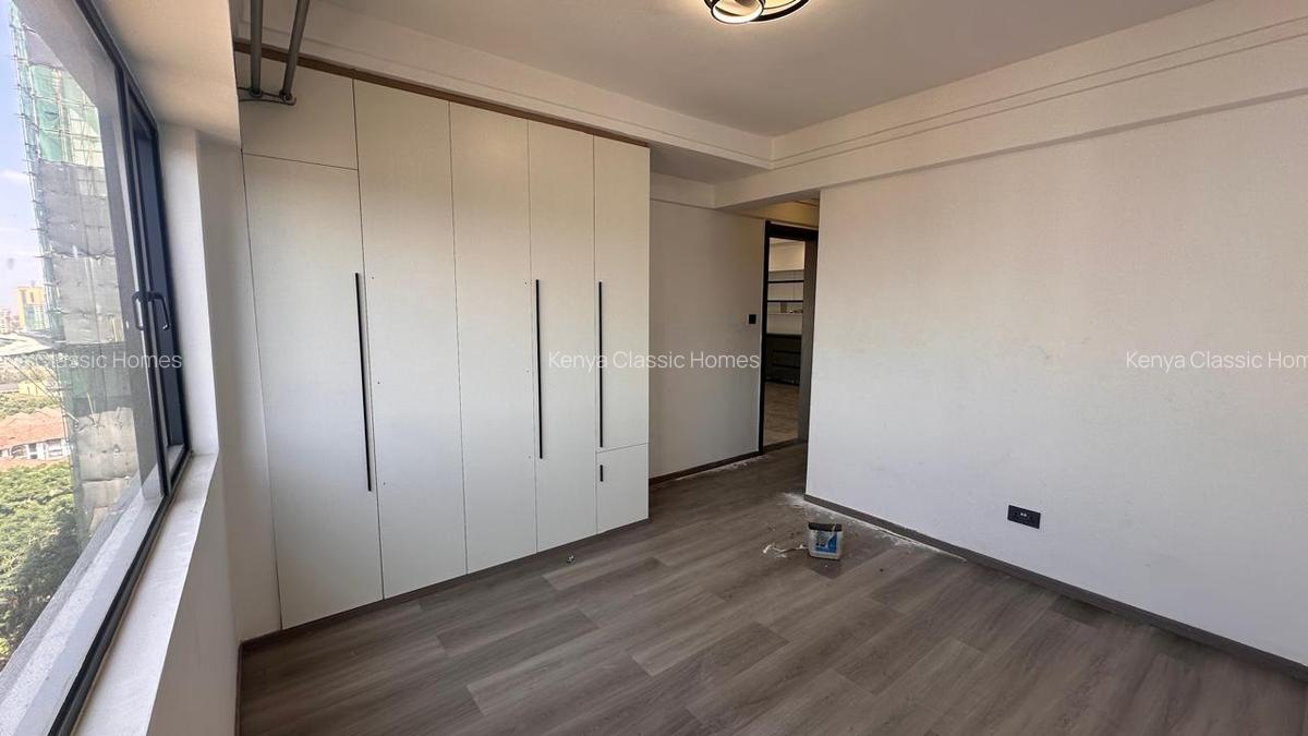2 Bed Apartment with En Suite at Lavington - 6