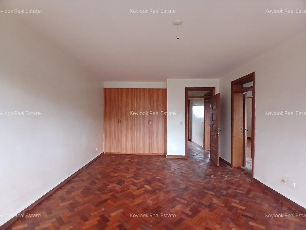 5 Bed Townhouse with En Suite at Lavington - 16