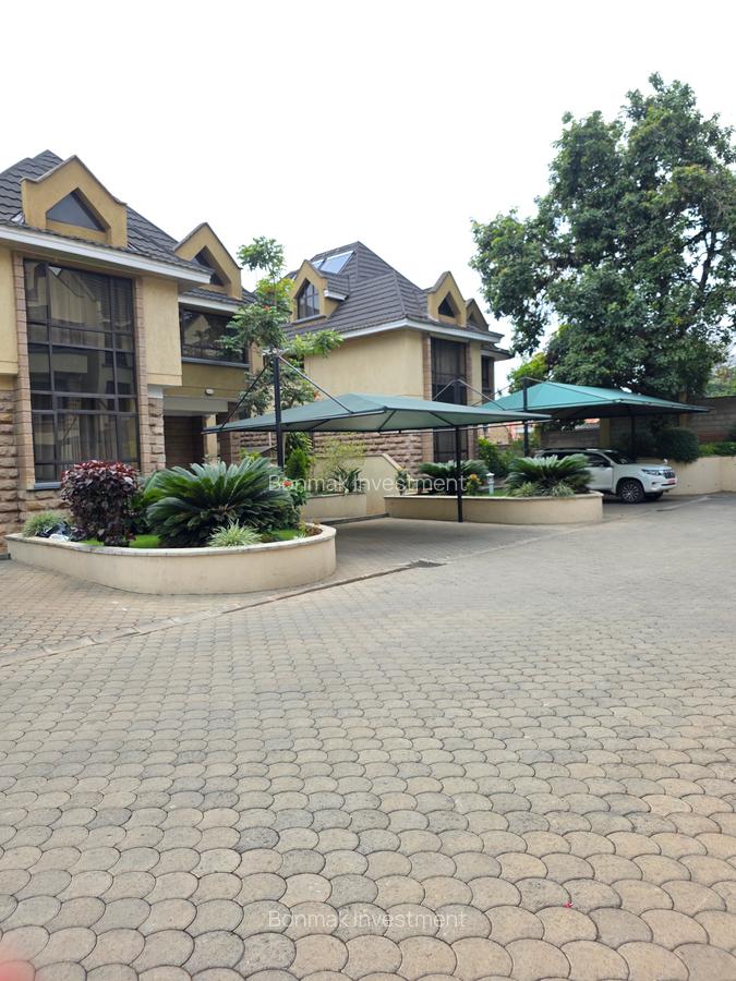 5 Bed Townhouse with En Suite at Lavington Green - 7