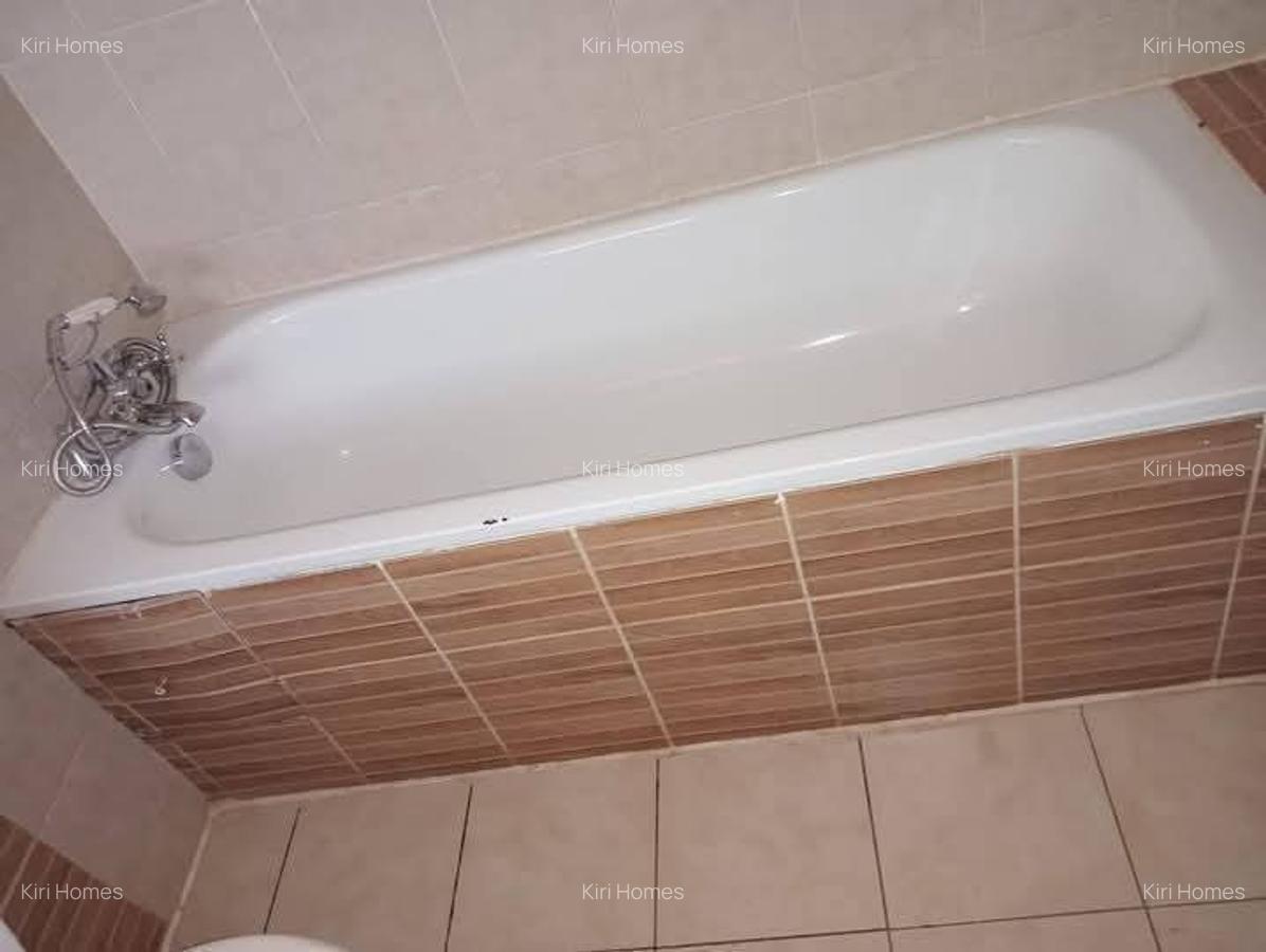 5 Bed Townhouse with En Suite in Rosslyn - 2