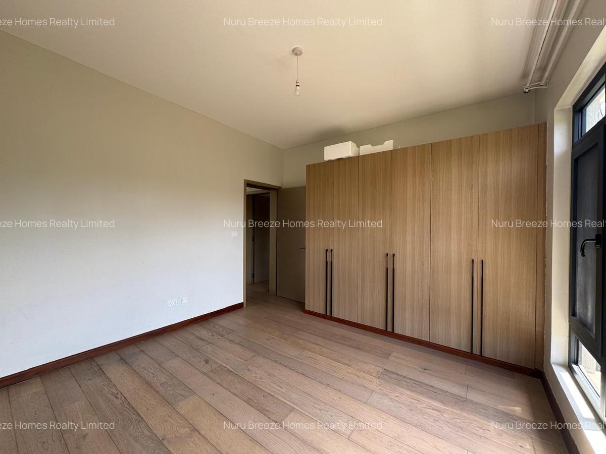 5 Bed Townhouse with En Suite in Lavington - 19