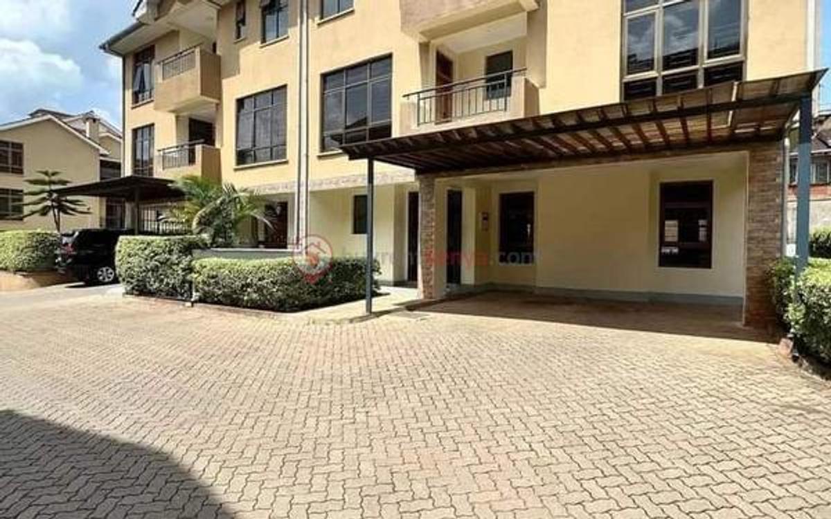 5 Bed Townhouse with En Suite at Lavington - 1