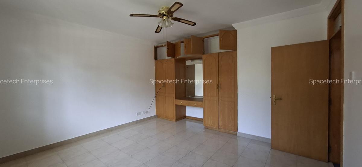 5 Bed House with En Suite in Runda - 13