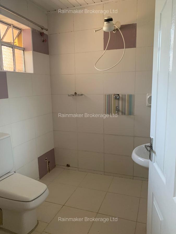 5 Bed House with En Suite in Nyari - 12