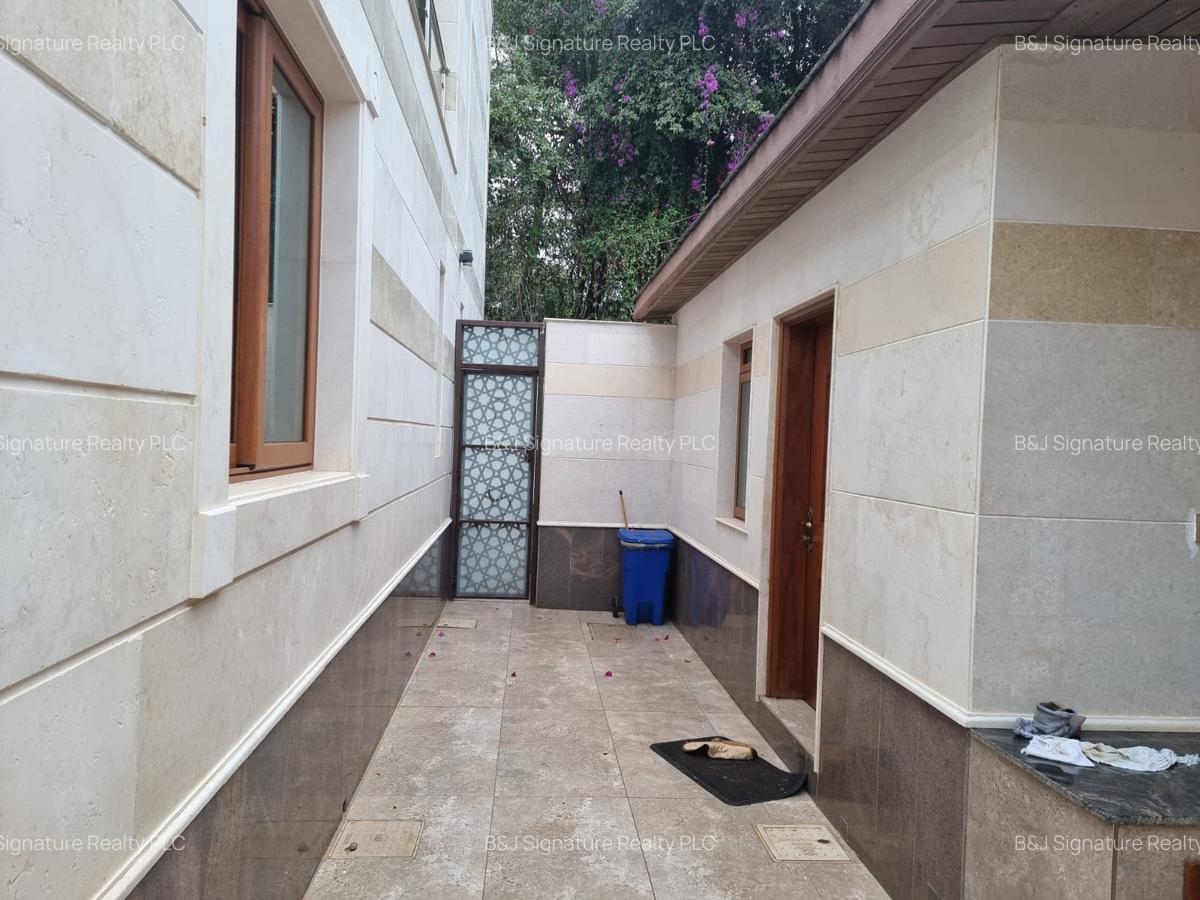 5 Bed Villa with En Suite in Lavington - 9