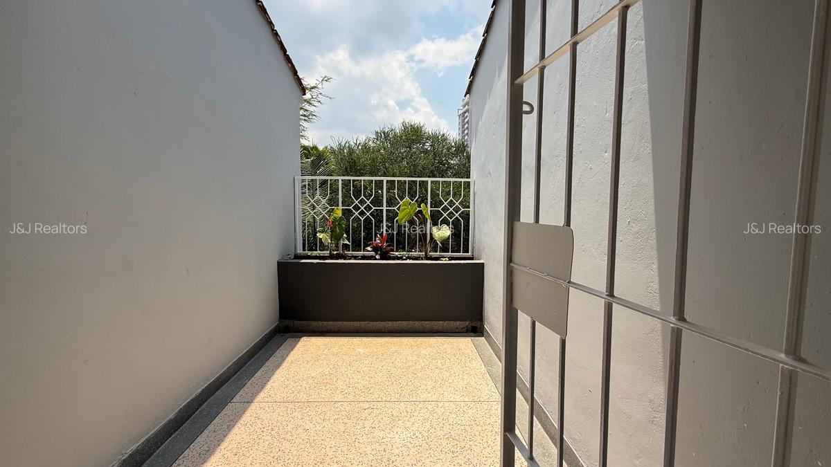 4 Bed Townhouse with En Suite in Rhapta Road - 14