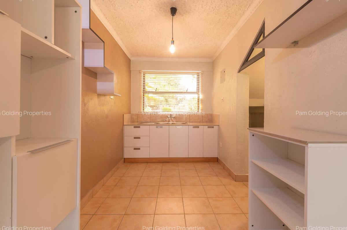 2 Bed Apartment with En Suite in Karen - 7