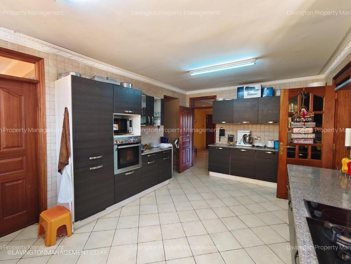 5 Bed Townhouse with En Suite at Lavington Green - 4