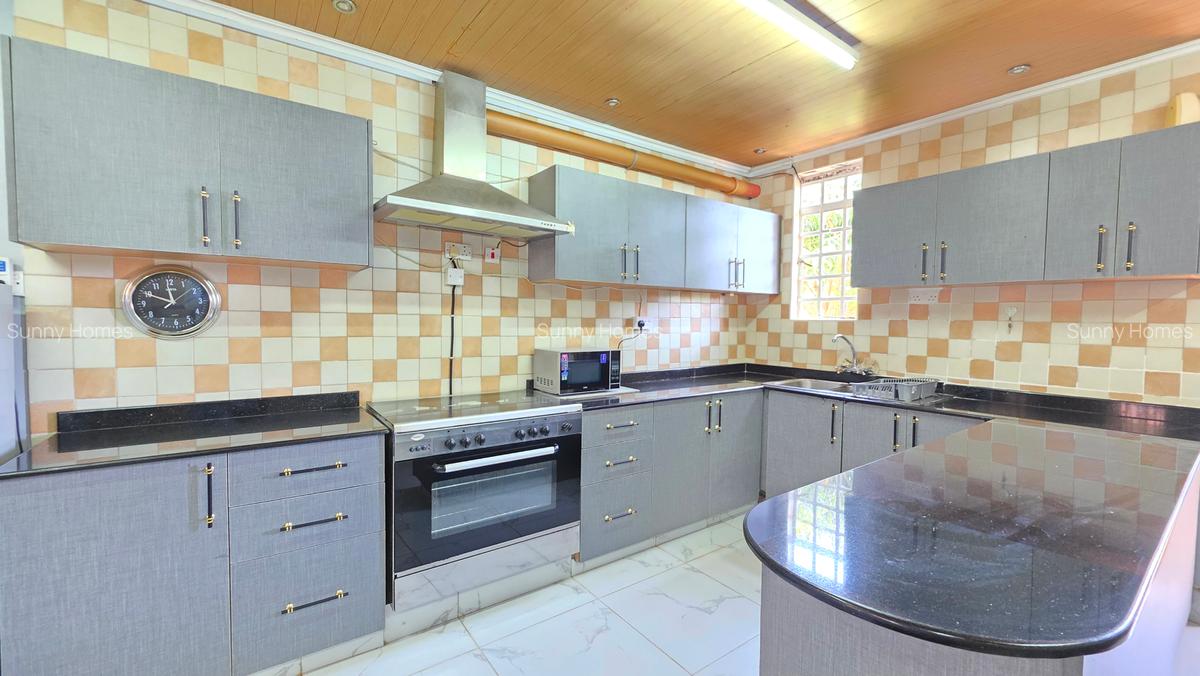 3 Bed Townhouse with En Suite at Old Runda - 4