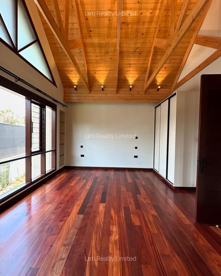 5 Bed House with En Suite in Runda - 9