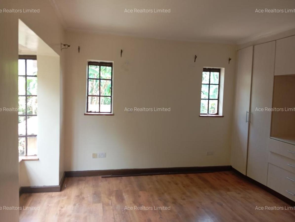 4 Bed Townhouse with En Suite at Redhill Area Nairobi - 11