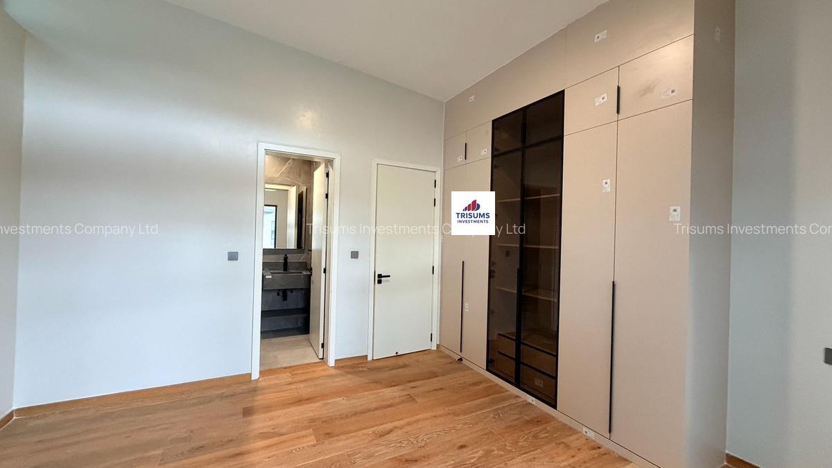 4 Bed House with En Suite in Runda - 9