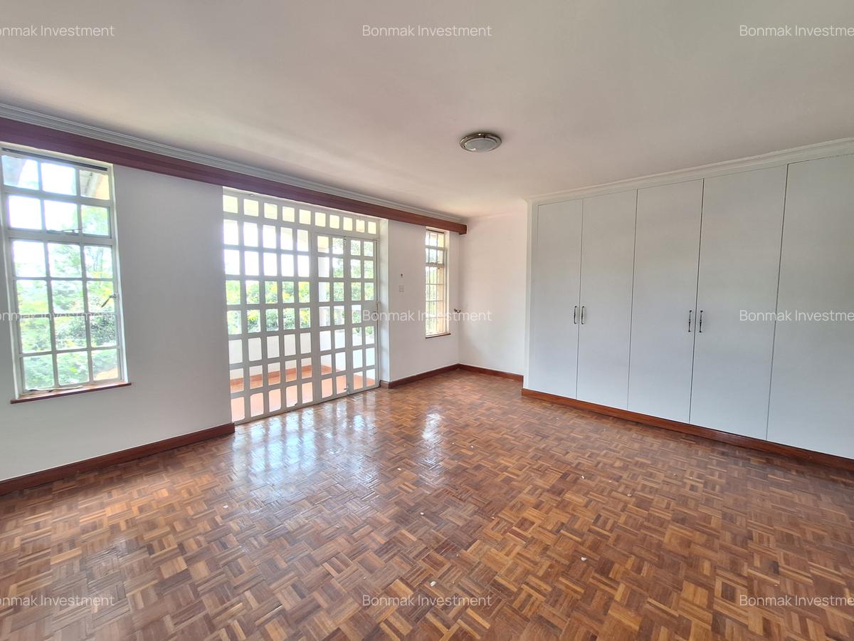 4 Bed Townhouse with En Suite at Rossylin Heights - 12