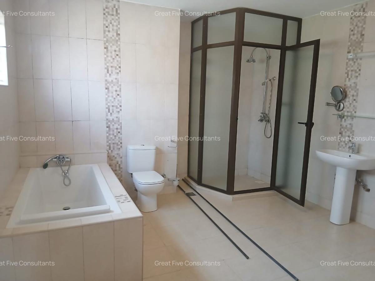 4 Bed House with En Suite in Runda - 11