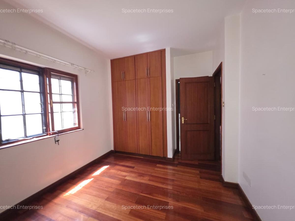 4 Bed Townhouse with En Suite in General Mathenge - 12
