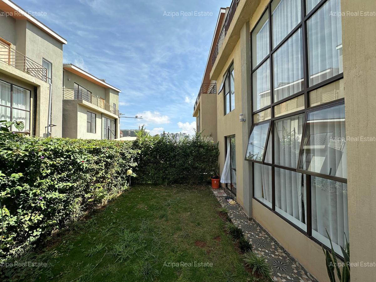 5 Bed Townhouse with En Suite at Muthama Access Road - 7