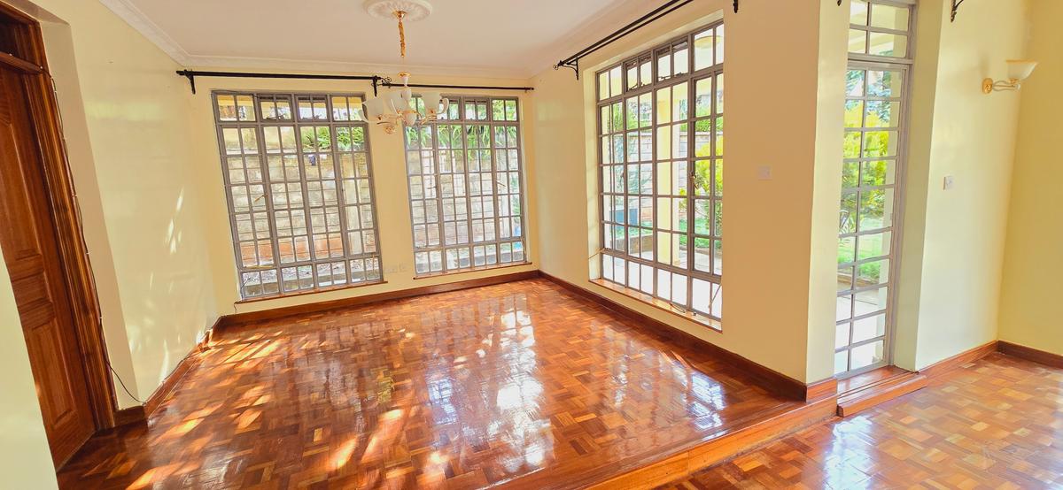 5 Bed Townhouse with En Suite at Lavington - 14