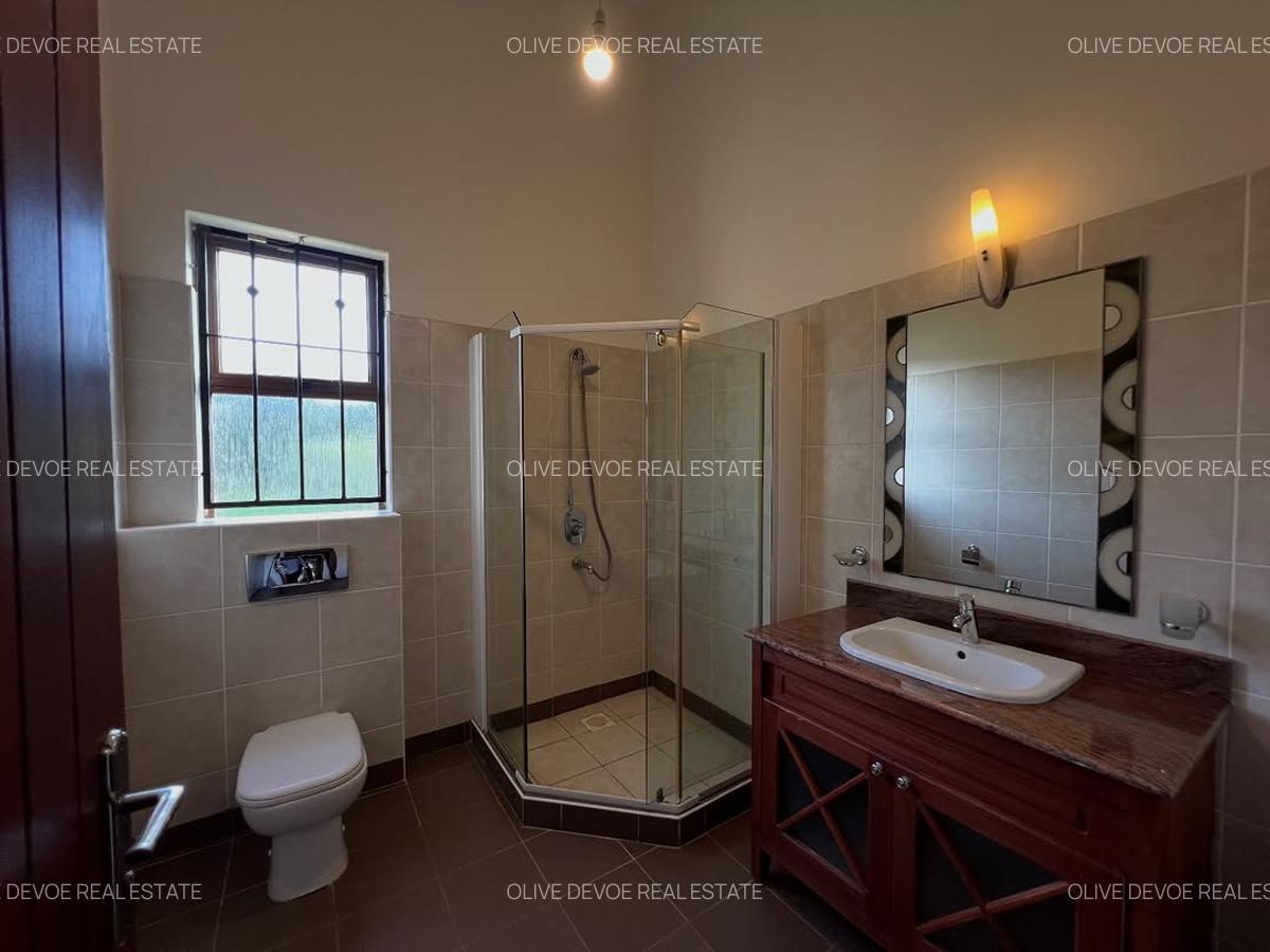 5 Bed House with En Suite in Runda - 8