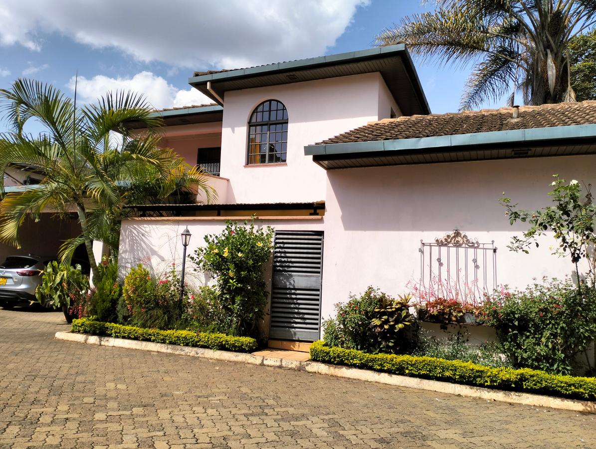 4 Bed Townhouse with En Suite in Lavington - 1