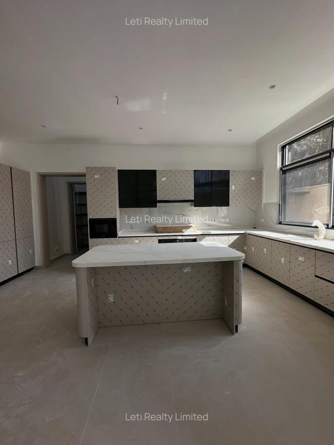 5 Bed Townhouse with En Suite in Lavington - 14