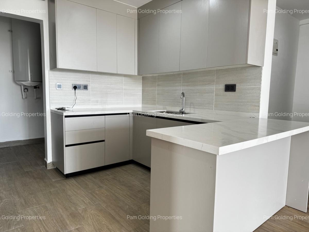 3 Bed Apartment with En Suite in Riverside - 5