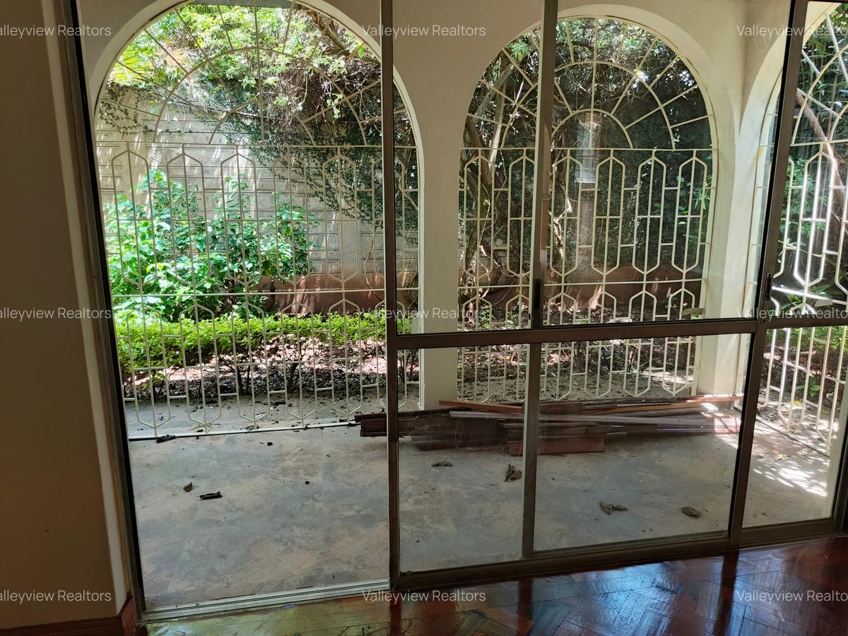 4 Bed Townhouse with En Suite at Lavington - 17