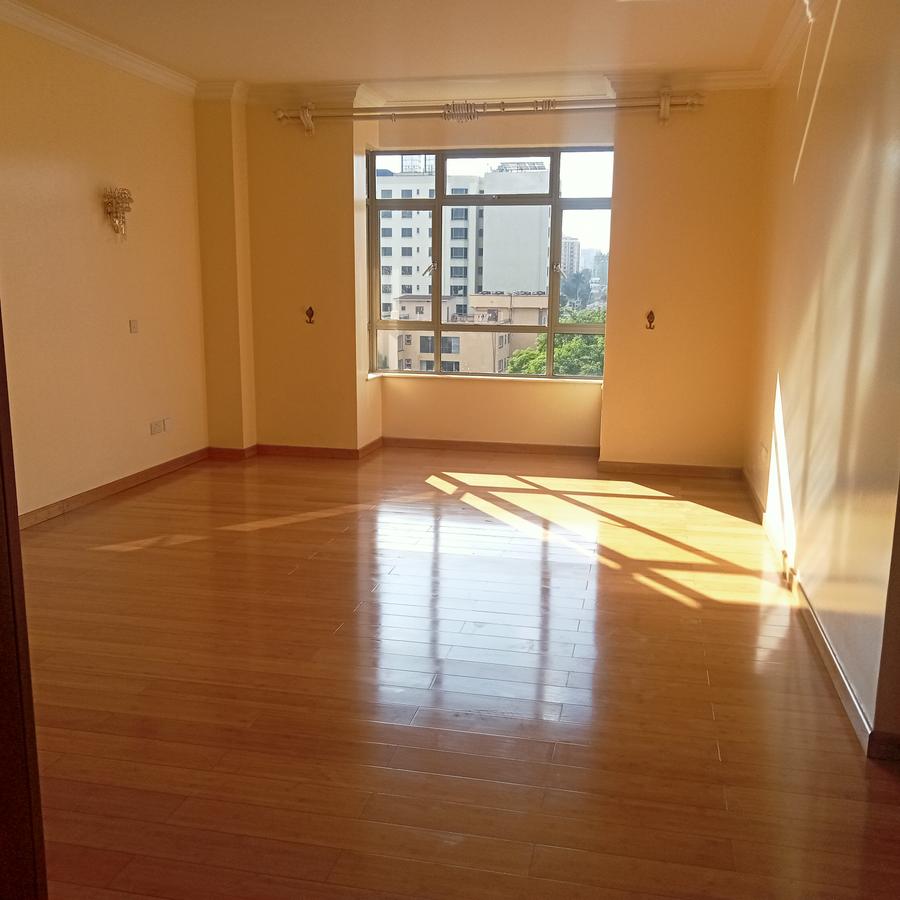 3 Bed Apartment with En Suite at Parklands - 9