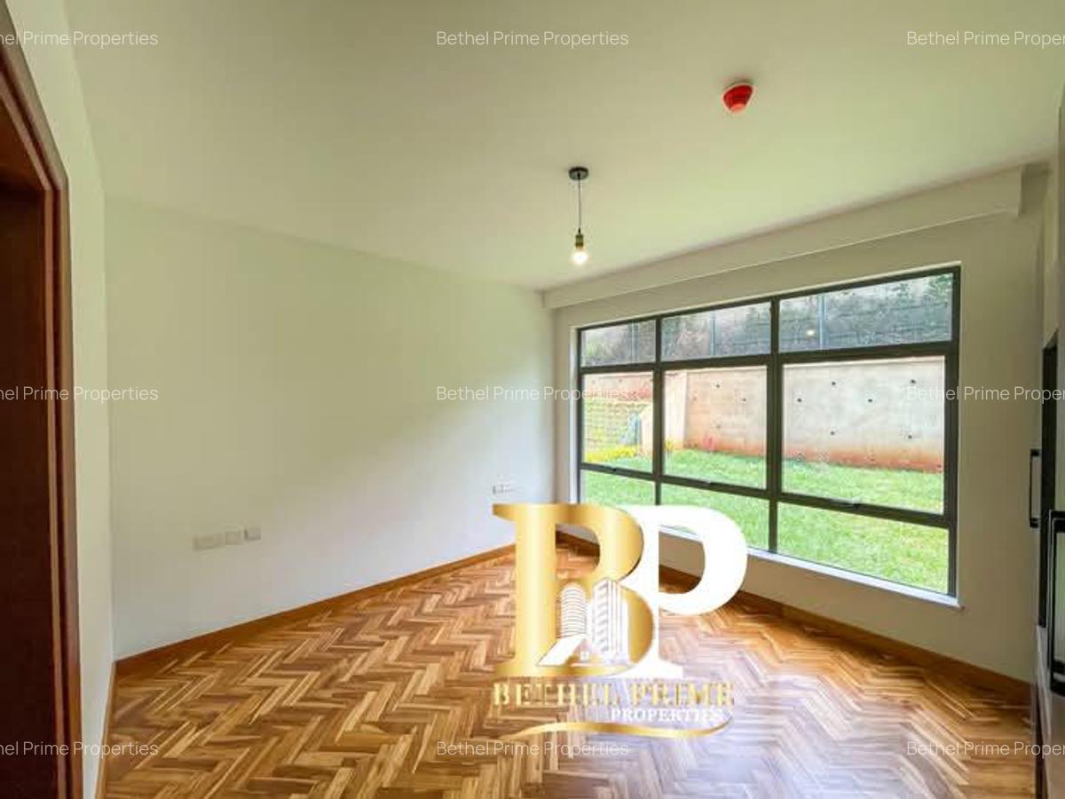 4 Bed House with En Suite in Rosslyn - 15