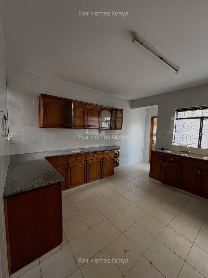 4 Bed Townhouse with En Suite at Valley Arcade - 8