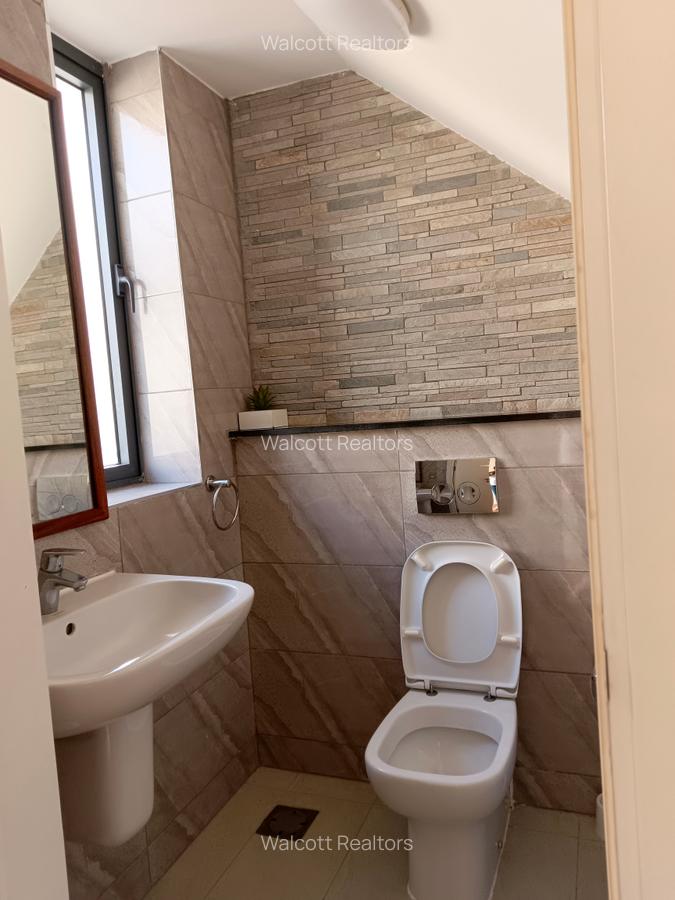 4 Bed Villa with En Suite at Garden City - 5