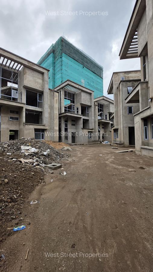 5 Bed Villa with En Suite at Lavington - 6