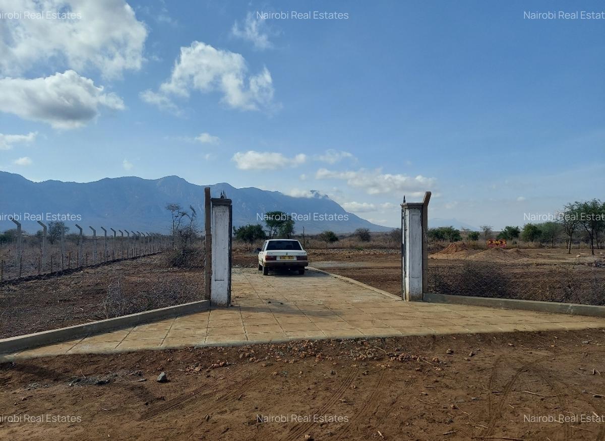 Land in Namanga - 4