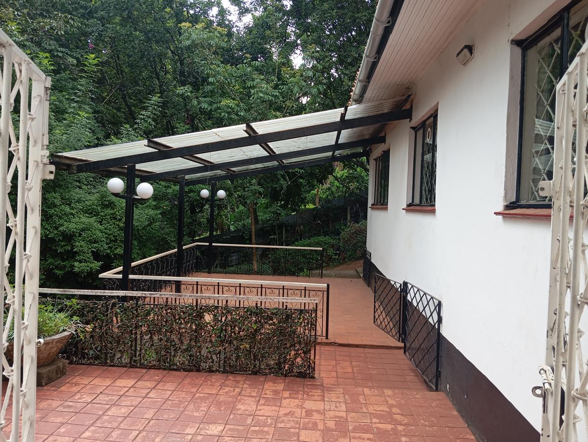 3 Bed House with En Suite at Limury Road - 2