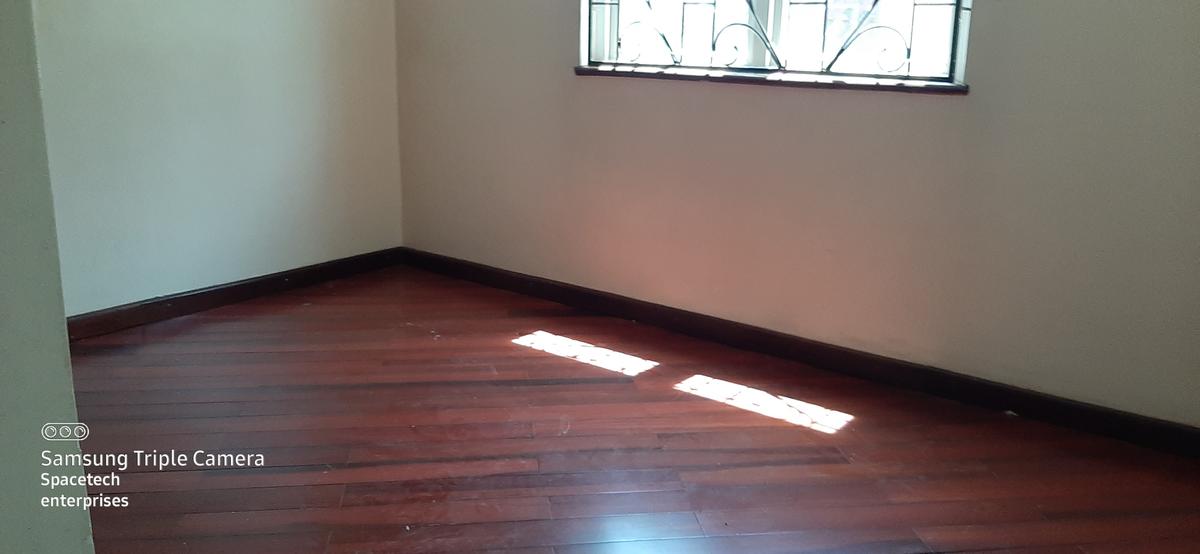 5 Bed Townhouse with En Suite in Lavington - 16