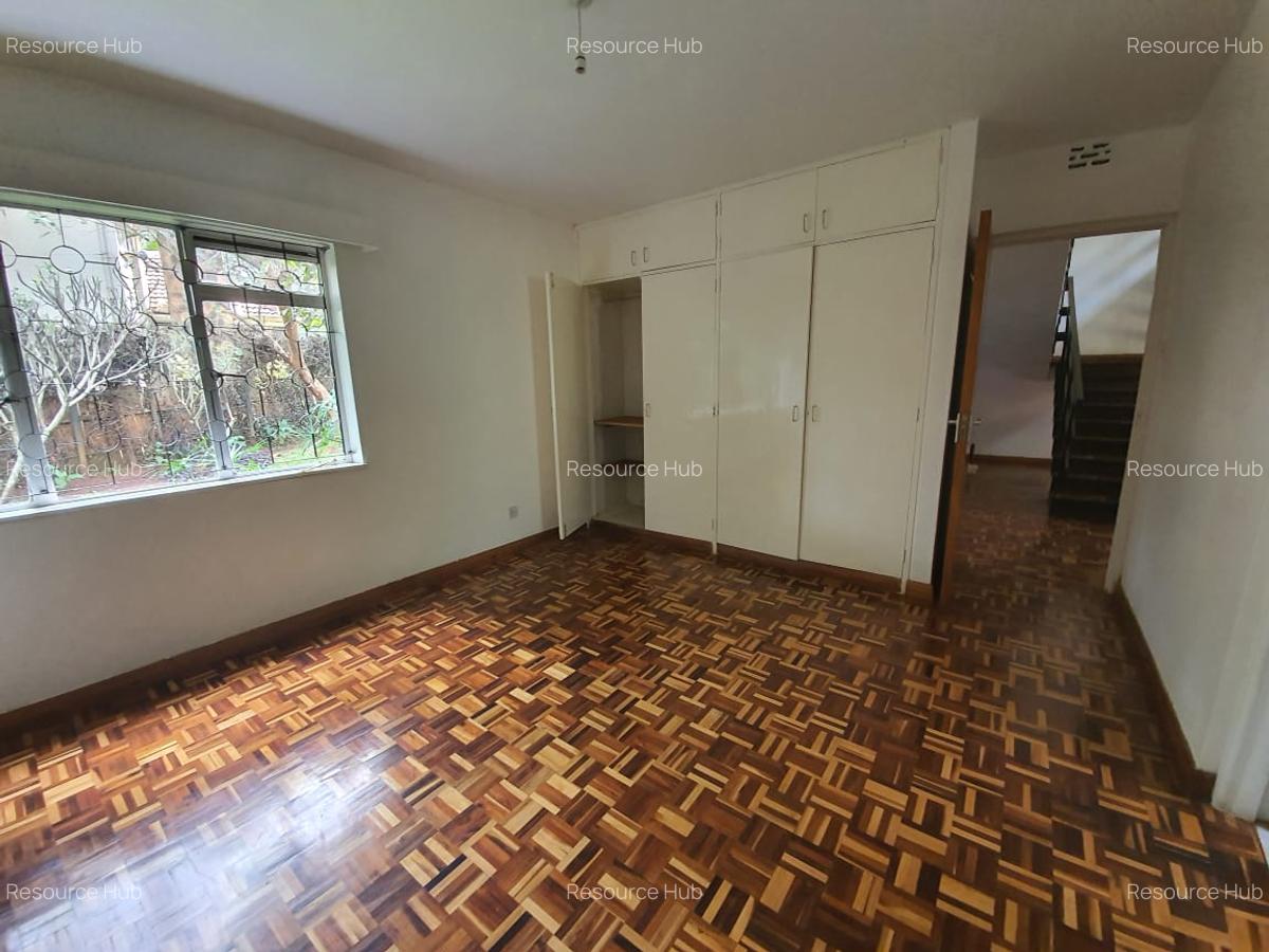 4 Bed Townhouse with En Suite at Lavington - 12