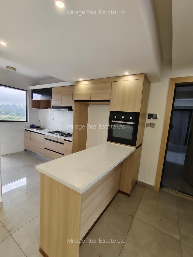 3 Bed Apartment with En Suite in Riverside - 4