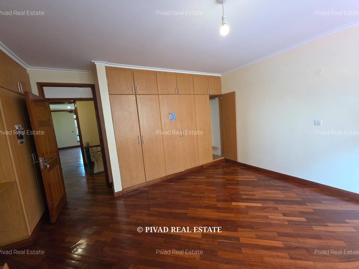 4 Bed Townhouse with Garden in Lavington - 9